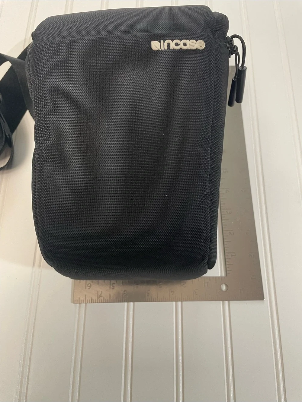 Incase DSLR Camera Bag (Compact) Black